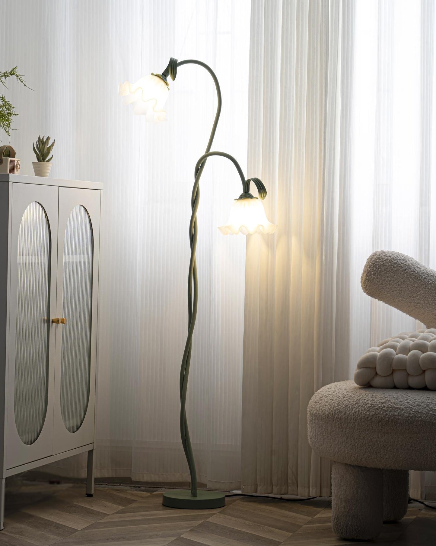 Lampadaire Calla Flowers – Élégance Florale et Éclairage Raffiné