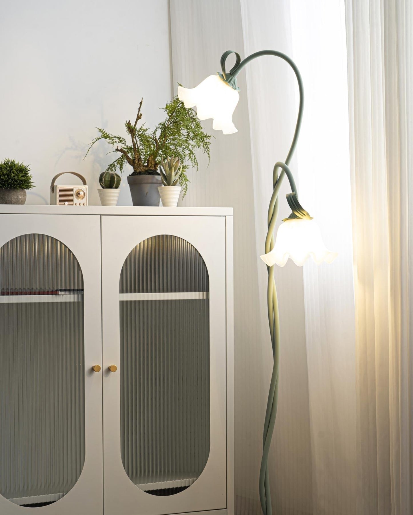 Lampadaire Calla Flowers – Élégance Florale et Éclairage Raffiné