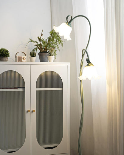 Lampadaire Calla Flowers – Élégance Florale et Éclairage Raffiné
