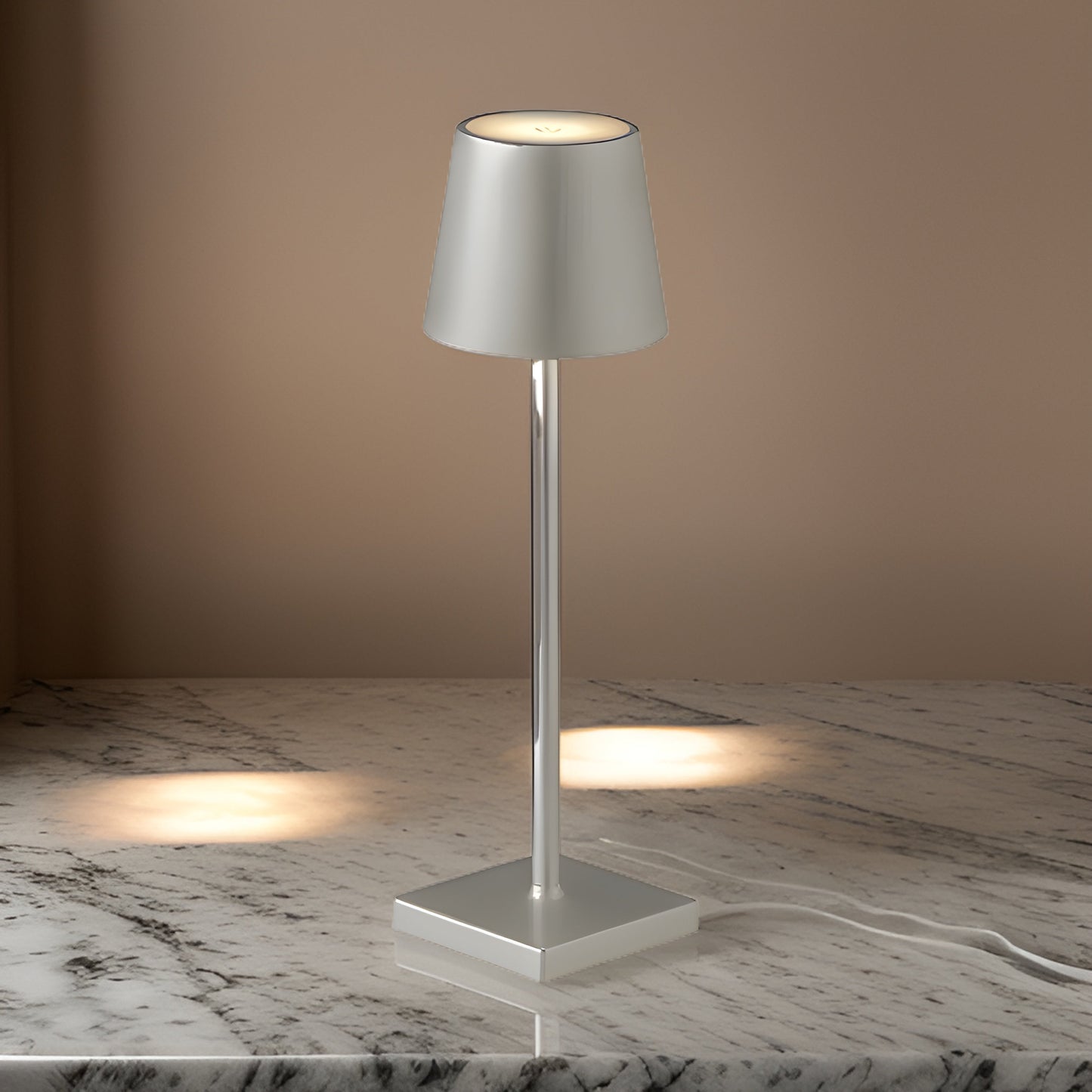 Lampe de Table Rechargeable Filaire Multifonctionnelle – Éclairage Élégant et Pratique